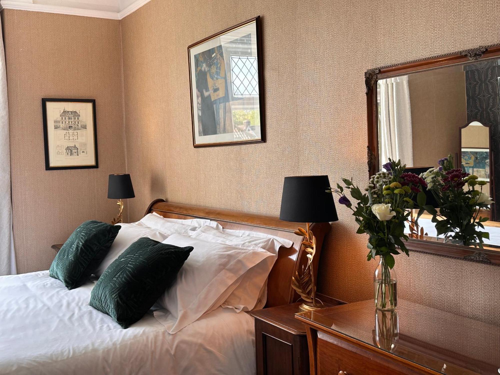 St George's 3*
